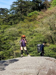 白谷雲水峡　憩いの大岩　とにかく全部歩けてご満悦の様子。