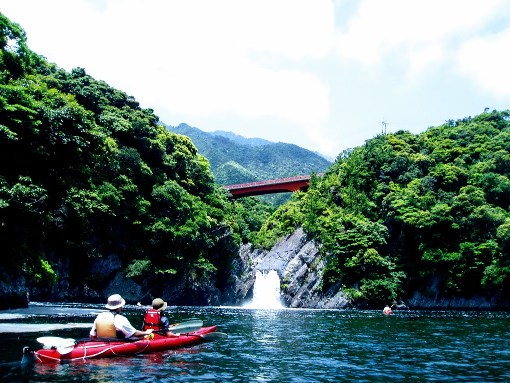 屋久島トローキの滝　シーカヤックツアー