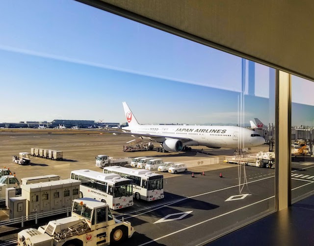 羽田空港　JAL